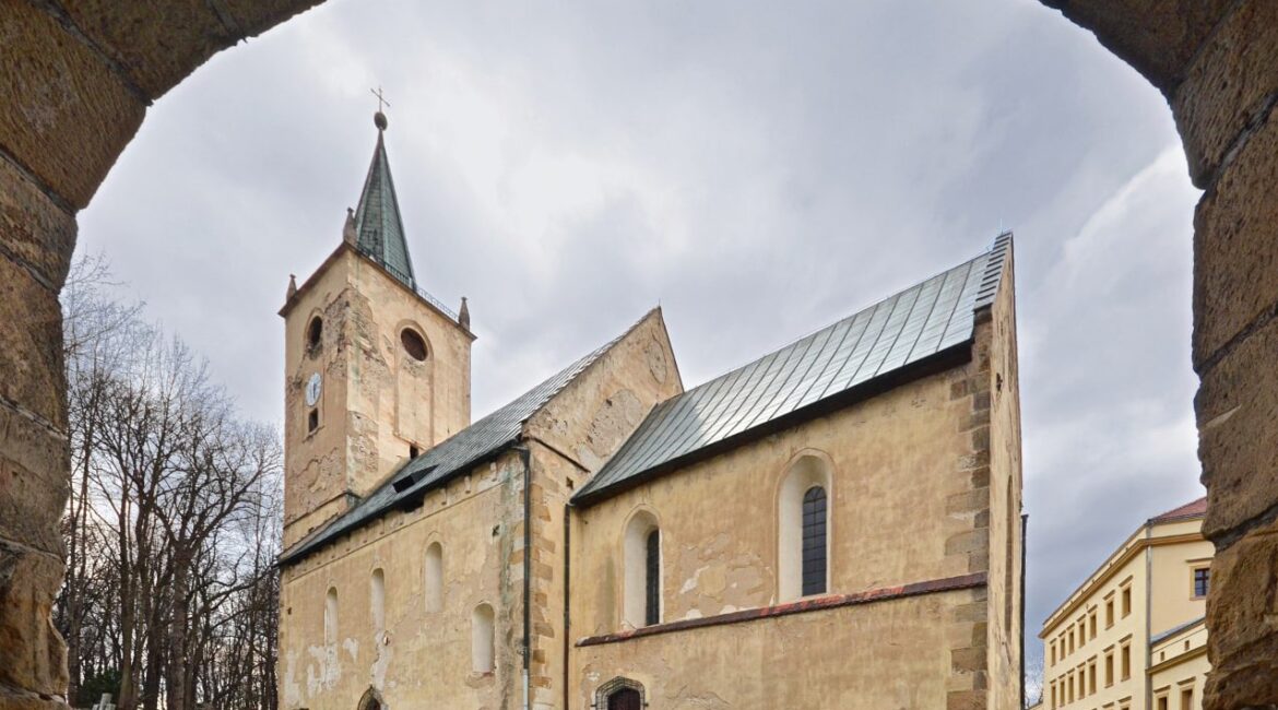 Skarb ukryty w Górach Kaczawskich: Tajemnice romańskiego kościółka w Lubiechowej